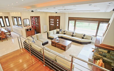 Acharavi Beach Villa: Woonkamer