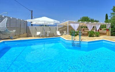 Villa Giador: Outdoor, Pool