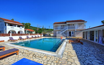 Sidari Beach Villa: Outdoor, Pool