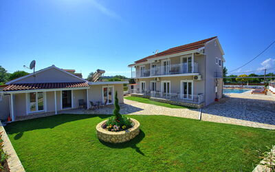 Sidari Beach Villa: Garden, Outdoor