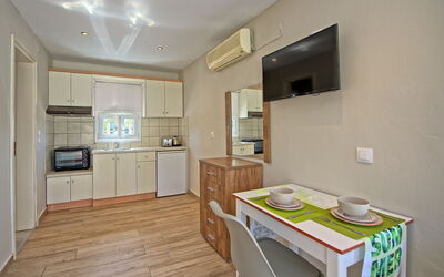 Sidari Beach Villa: Kitchen, Living Room