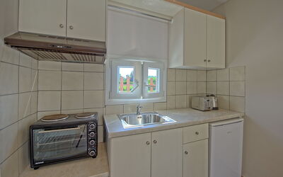 Sidari Beach Villa: Kitchen