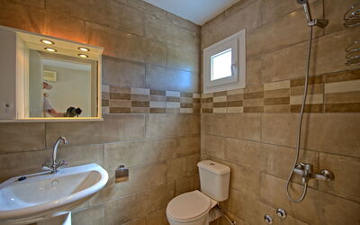 Sidari Beach Villa: Bathroom