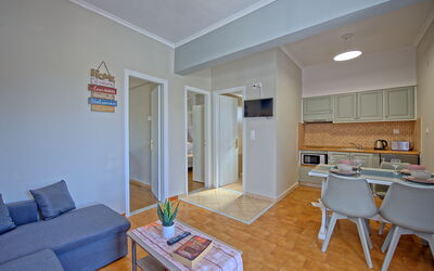 Sidari Beach Villa: Dining Room, Kitchen, Living Room