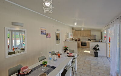 Sidari Beach Villa: Common Room, Dining Room