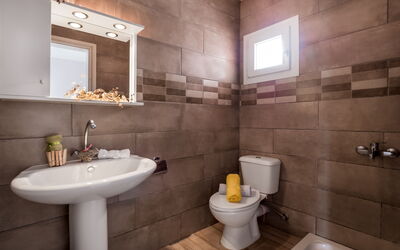 Sidari Beach Villa: Bathroom