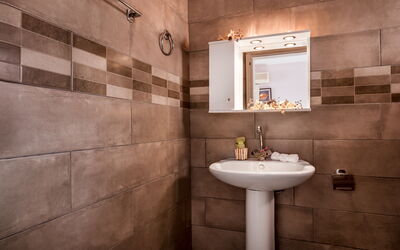 Sidari Beach Villa: Bathroom