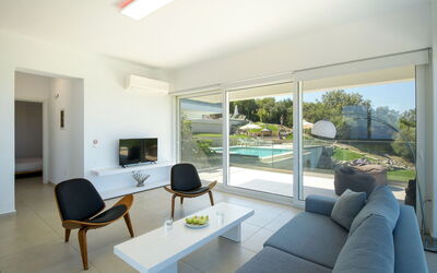 Villa Nafsika: Living Room