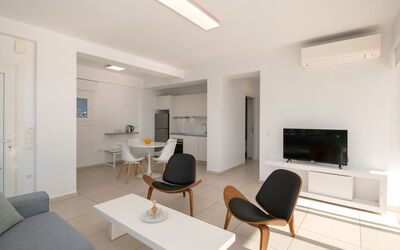 Villa Arete: Dining Room, Kitchen