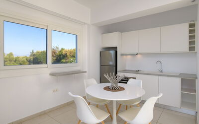 Villa Arete: Dining Room, Kitchen