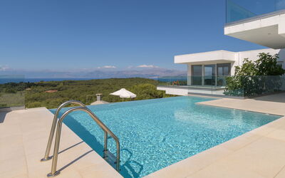 Villa Arete: Pool, Scenic View