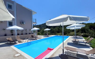 Villa Maria: all'aperto, Piscina