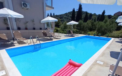 Villa Maria: all'aperto, Piscina