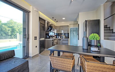 Villa Maripol: Cuisine, Salle à manger, Salon