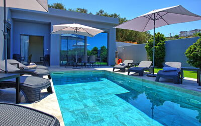 Villa Zaneti: Buitenkanten, Buitenshuis, Zomer, zwembad