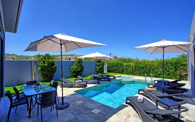 Villa Zaneti: Buitenshuis, Zomer, zwembad