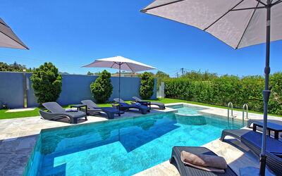 Villa Zaneti: Buitenshuis, Zomer, zwembad