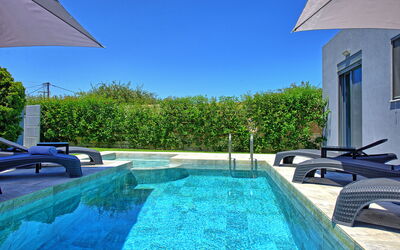 Villa Zaneti: Buitenshuis, Zomer, zwembad