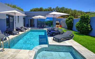 Villa Zaneti: Buitenshuis, Zomer, zwembad