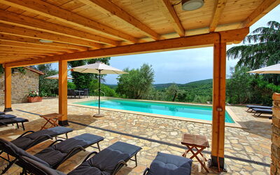 Villa Collina: Balcon / Terrasse / Patio, bassin