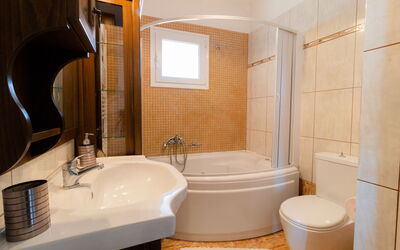 Villa Dinos: Badkamer