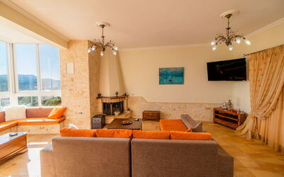 Villa Dinos: Woonkamer