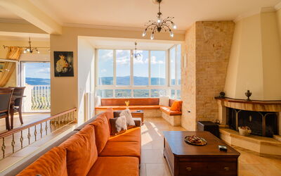 Villa Dinos: Woonkamer