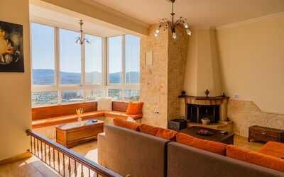 Villa Dinos: Woonkamer