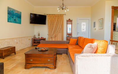 Villa Dinos: Woonkamer