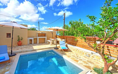 Villa Vicilla: Buitenshuis, zwembad