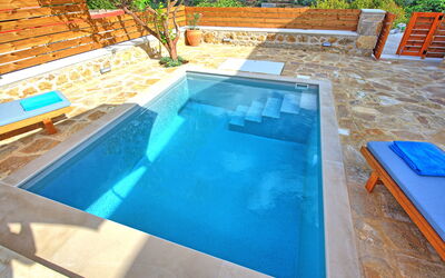 Villa Vicilla: Buitenshuis, zwembad