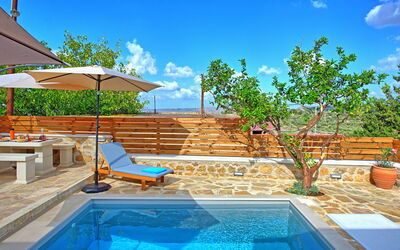 Villa Vicilla: Buitenshuis, zwembad