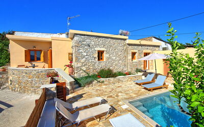 Villa Vicilla: Buitenkanten, Buitenshuis, zwembad