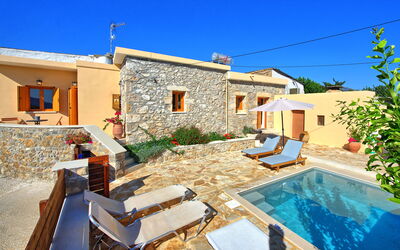 Villa Vicilla: Buitenkanten, Buitenshuis, zwembad