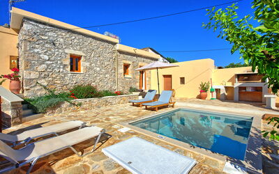 Villa Vicilla: Buitenkanten, Buitenshuis, zwembad