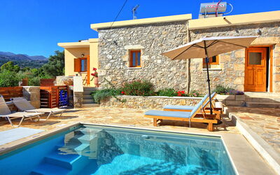 Villa Vicilla: Buitenkanten, Buitenshuis, zwembad