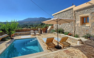 Villa Vicilla: Buitenshuis, zwembad