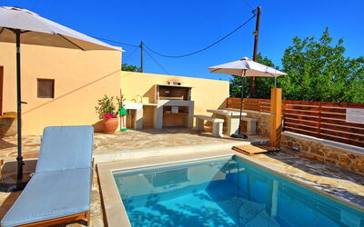 Villa Vicilla: Buitenshuis, zwembad