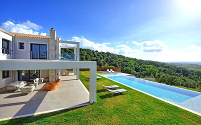 Villa Ebellina: Tuin, zwembad