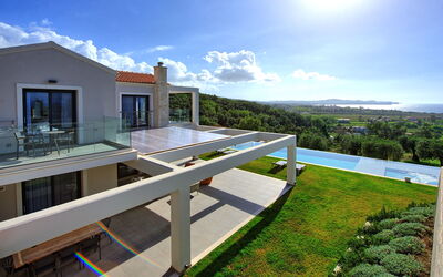 Villa Ebellina: Buitenshuis, zwembad