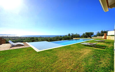 Villa Ebellina: Tuin, zwembad