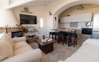 Beach Villa Athanasia: Dining Room, Kitchen, Living Room