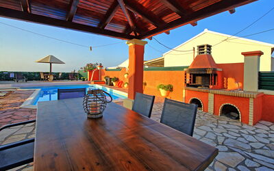 Beach Villa Athanasia: Pool