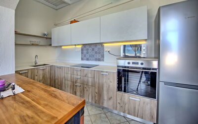 Beach Villa Athanasia: Kitchen