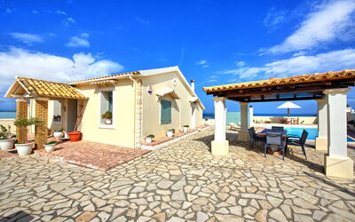Beach Villa Athanasia: Outdoor, Summer