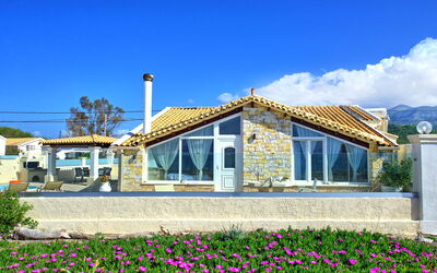 Beach Villa Athanasia: Outdoor, Summer