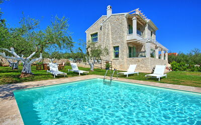 Villa Elaia: all'aperto, Piscina