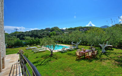 Villa Elaia: all'aperto, Giardino, Piscina