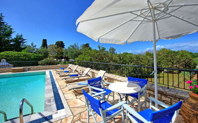 Villa Dimitris: all'aperto, Piscina