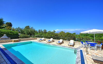 Villa Dimitris: Piscina